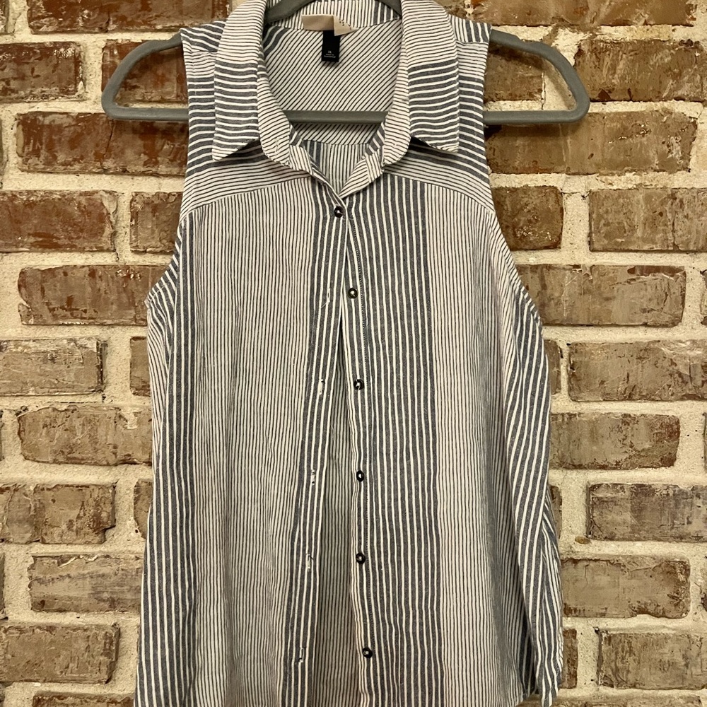 Universal Threads Button Down Tank Top-  XL